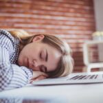 De ce ne simtim obositi chiar si după un somn bun?